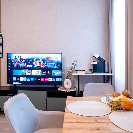 Queens Peak Apartments โคโลญ ภายนอก รูปภาพ