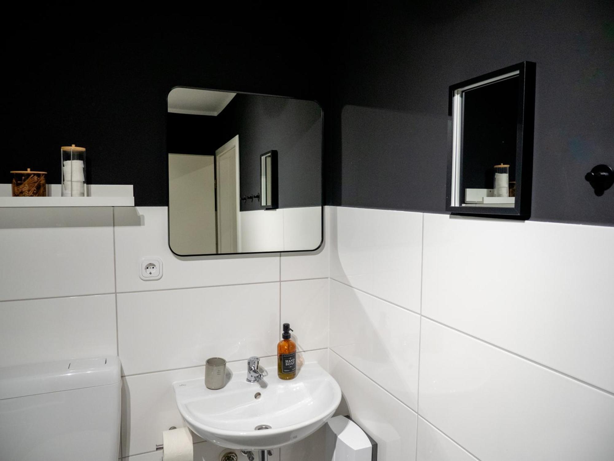Queens Peak Apartments โคโลญ ภายนอก รูปภาพ